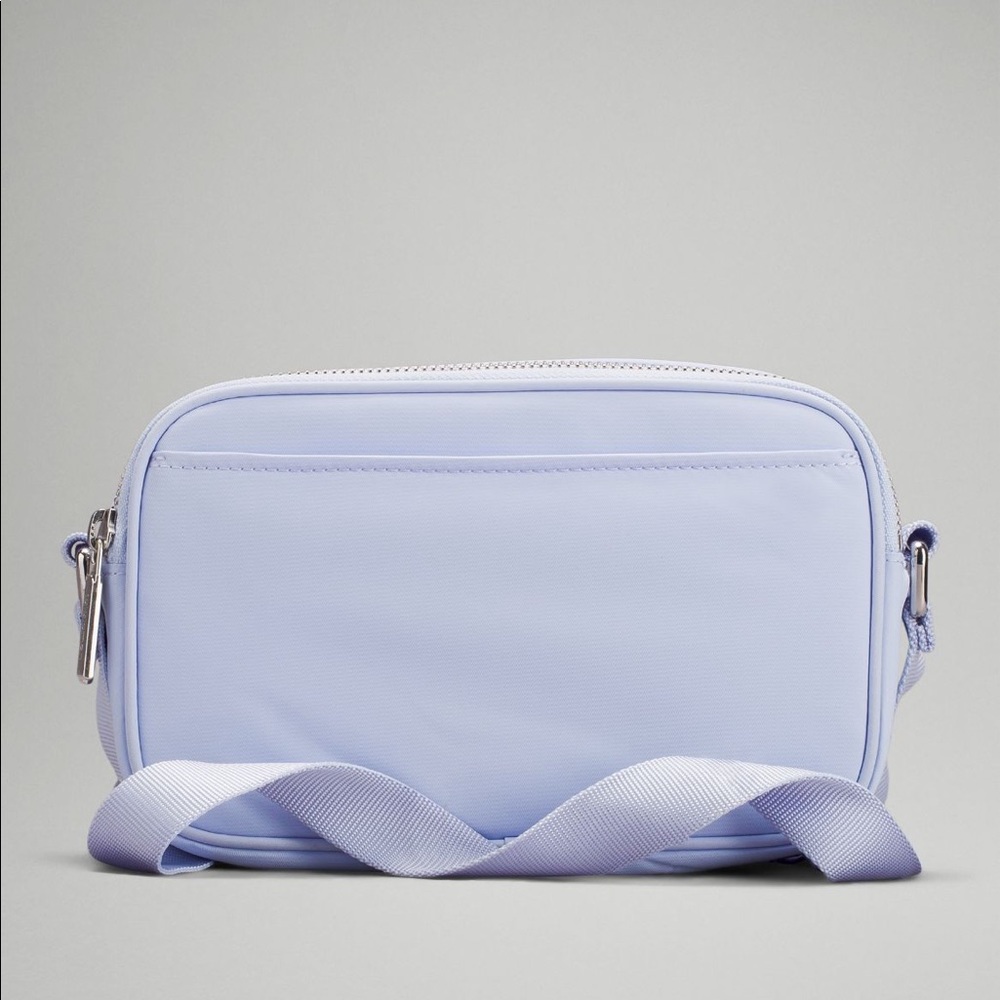 ✨Sold✨Lululemon • Crossbody Camera Bag - Picture 10 of 14